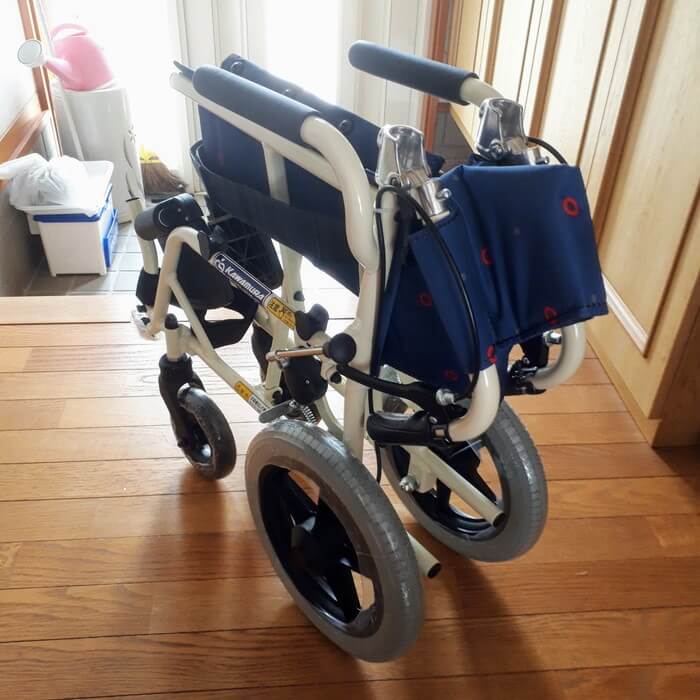 カワムラサイクル旅ぐるまKA6_折りたたみ時_斜め後ろから