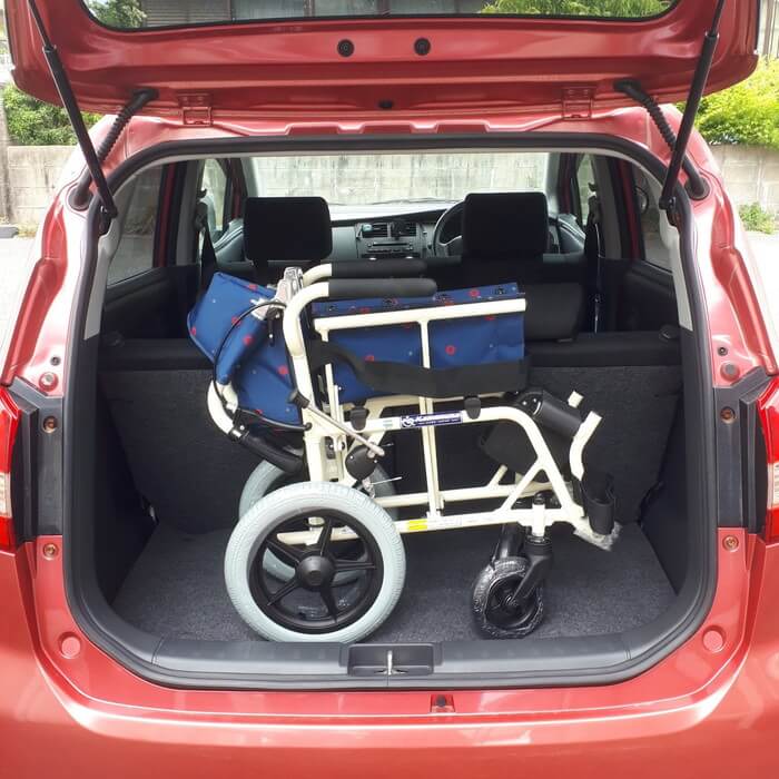 カワムラサイクル旅ぐるまKA6_折りたたみ時_軽自動車へ積み込み