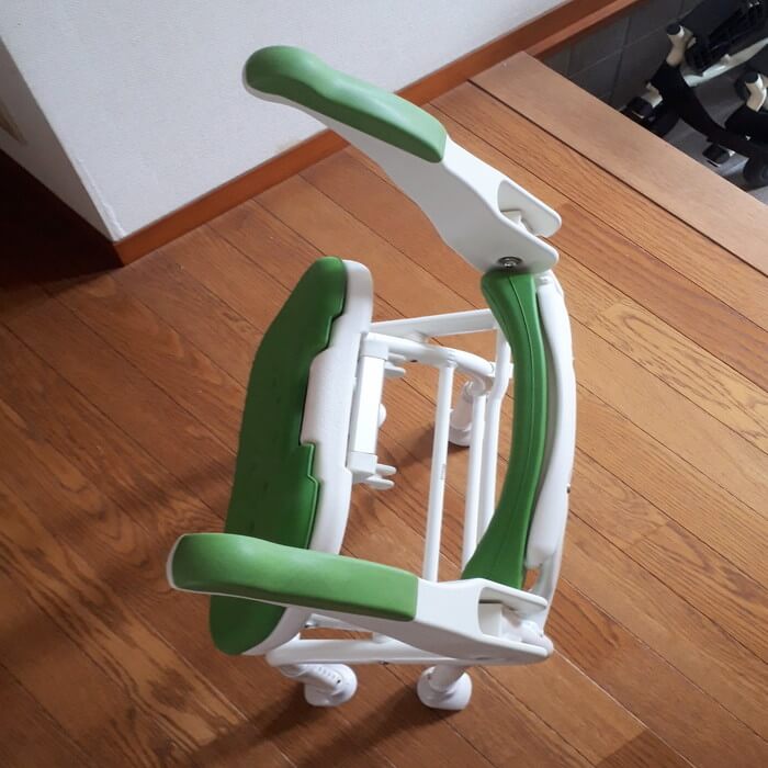 風呂椅子　未使用時　自立