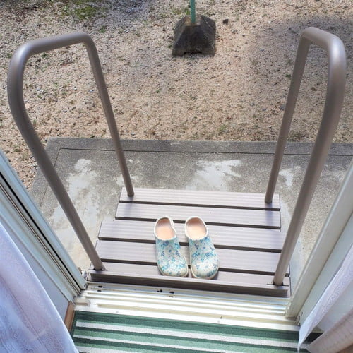 アルミ製踏み台手すり付き＿室内側から