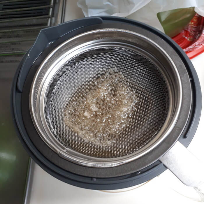 ごみ取り網の油かす