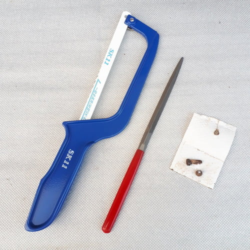 金切り鋸とヤスリ