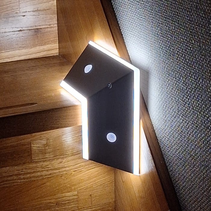 アイリスオーヤマ＿W人感センサーライト＿BSL-KWMS＿点灯