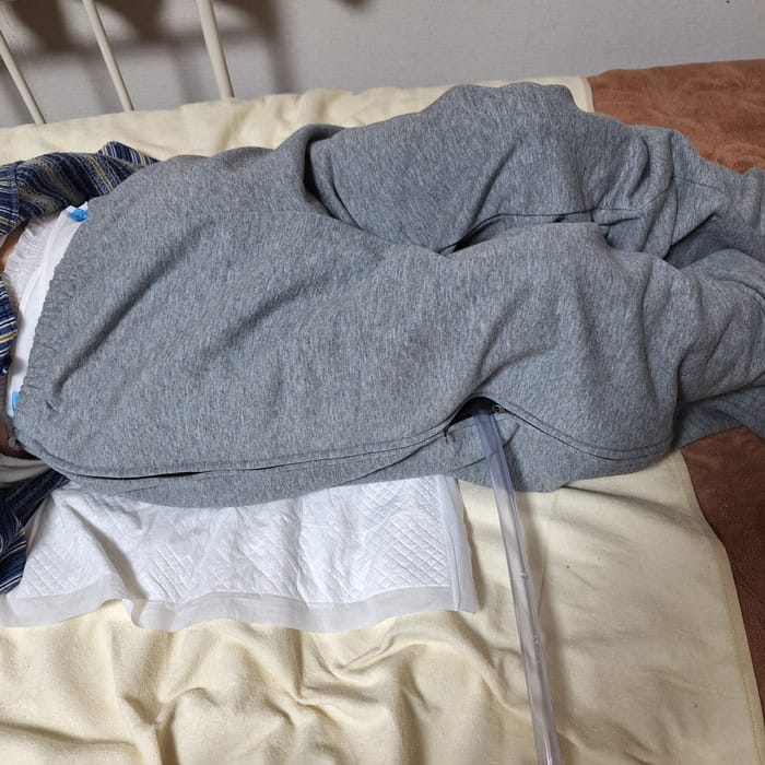 介護ズボン_管装着