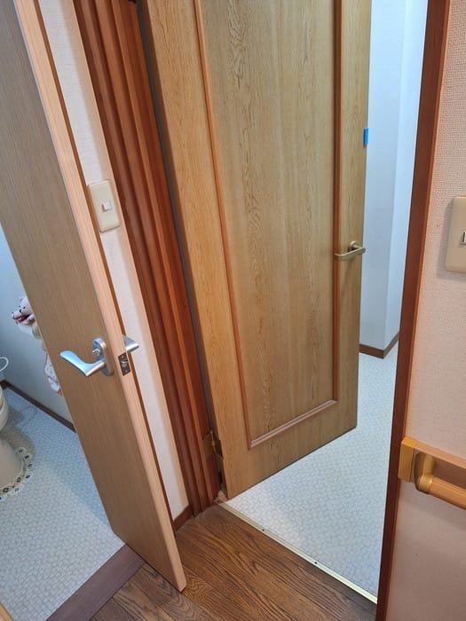 トイレのドアと脱衣場入口